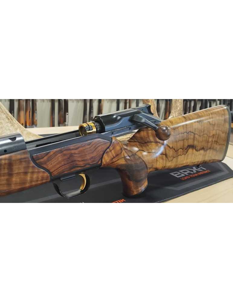 BLASER R8 GAUCHER EN CALIBRE 300 WIN SHORT MAG + LUNETTE HELIA , POINT ROUGE DOCTEUR ET DEUX CACHES CHARGEUR