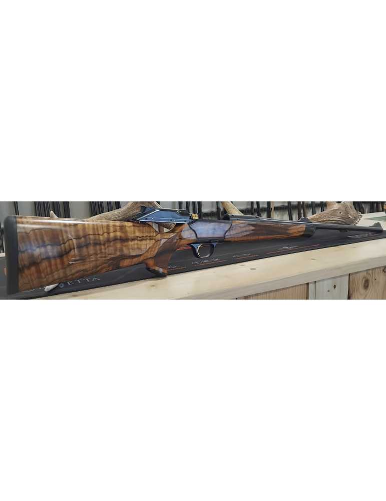 BLASER R8 GAUCHER EN CALIBRE 300 WIN SHORT MAG + LUNETTE HELIA , POINT ROUGE DOCTEUR ET DEUX CACHES CHARGEUR