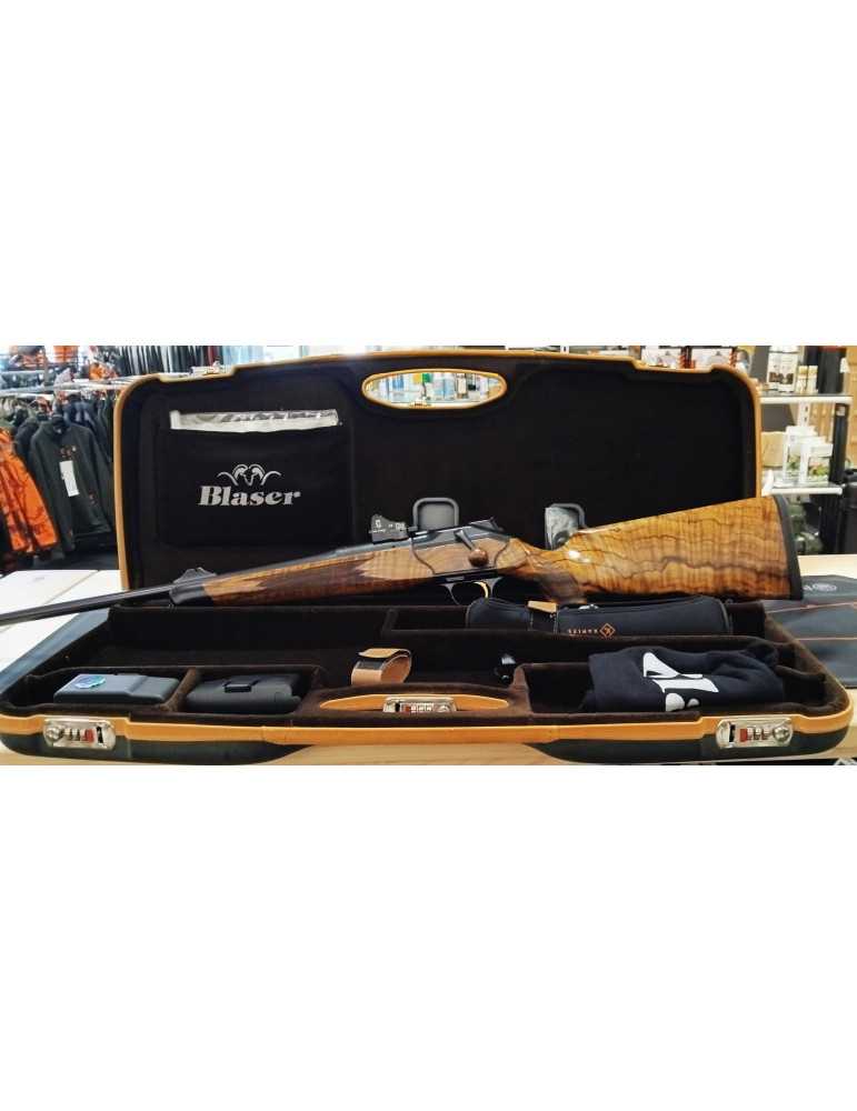 BLASER R8 GAUCHER EN CALIBRE 300 WIN SHORT MAG + LUNETTE HELIA , POINT ROUGE DOCTEUR ET DEUX CACHES CHARGEUR